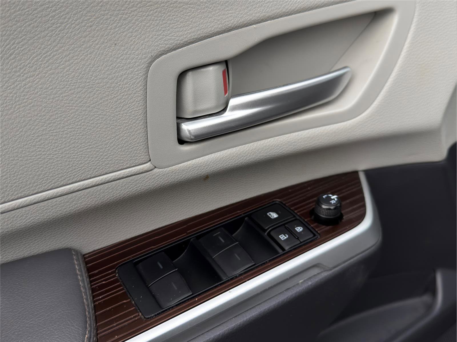 Used 2023 Toyota Sienna XLE image 8