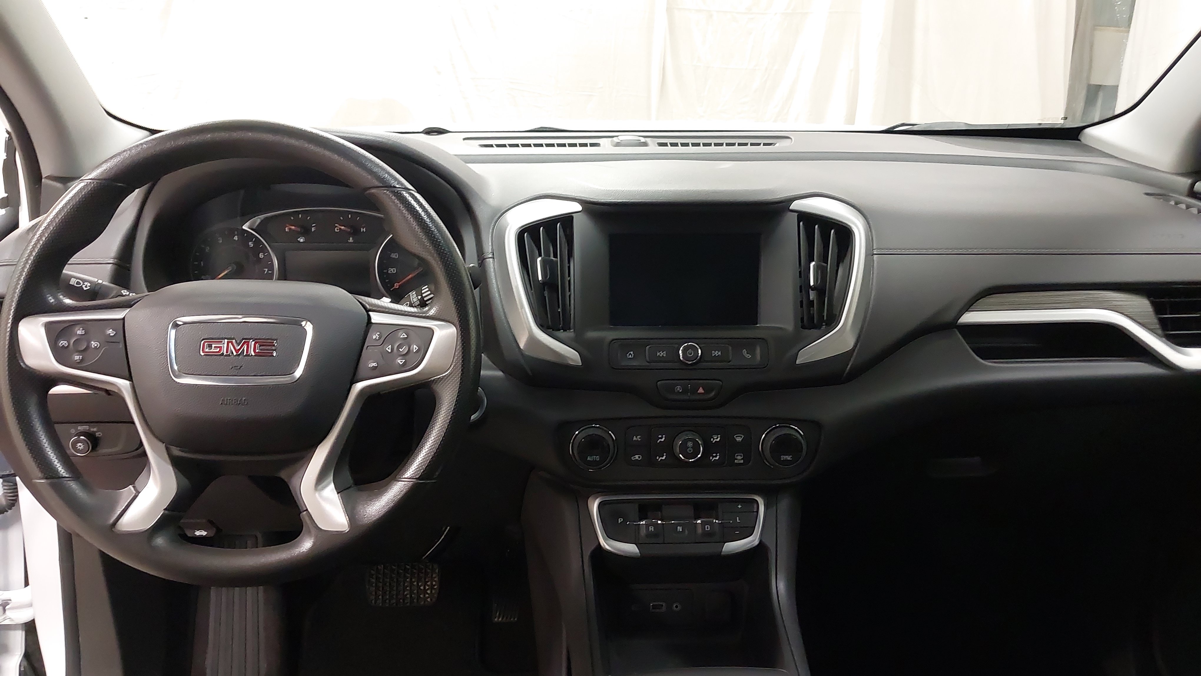 Used 2024 GMC Terrain SLE w/ Driver Convenience Package AWD/4WD image 26