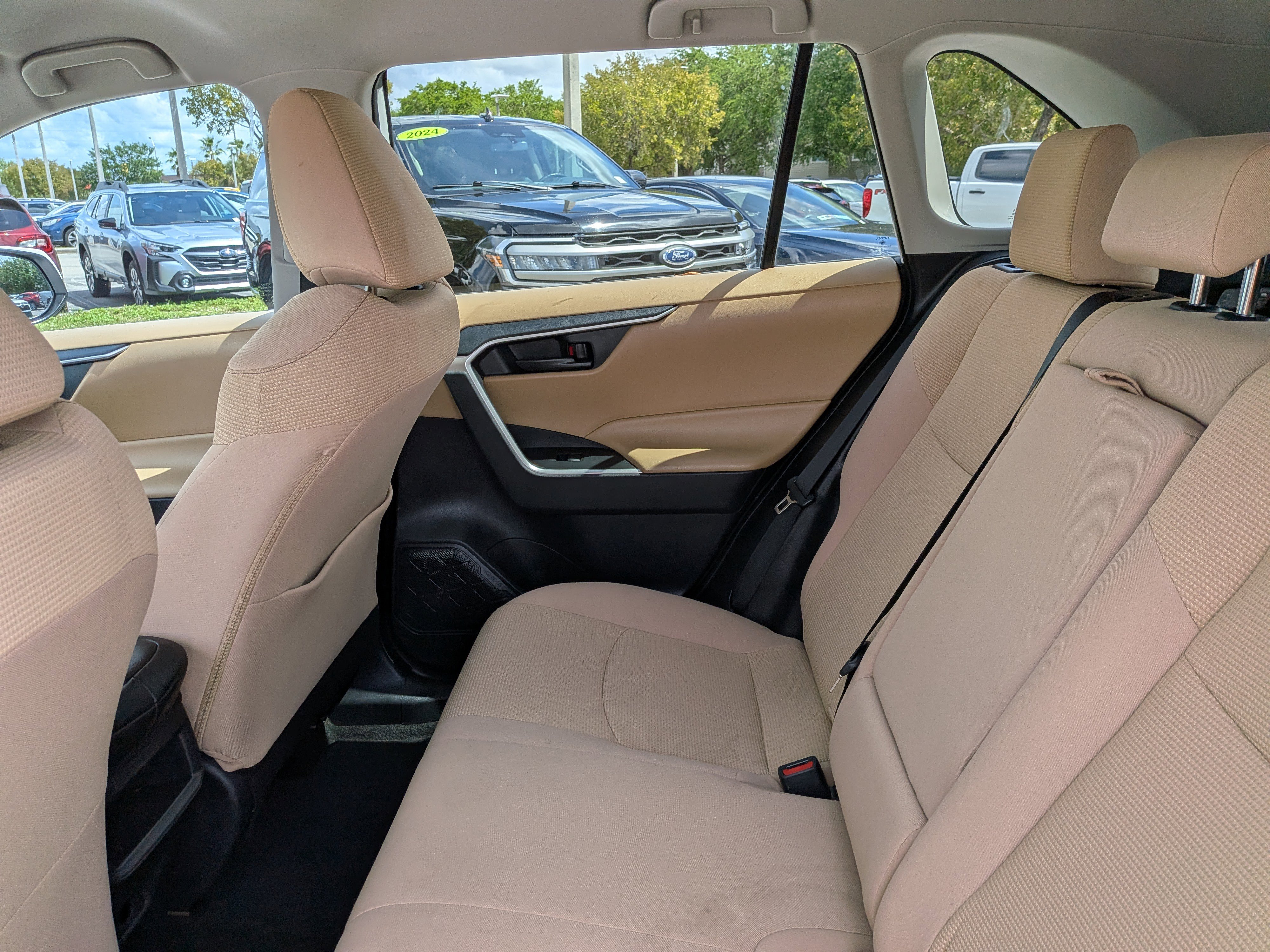 Used 2019 Toyota RAV4 LE image 14