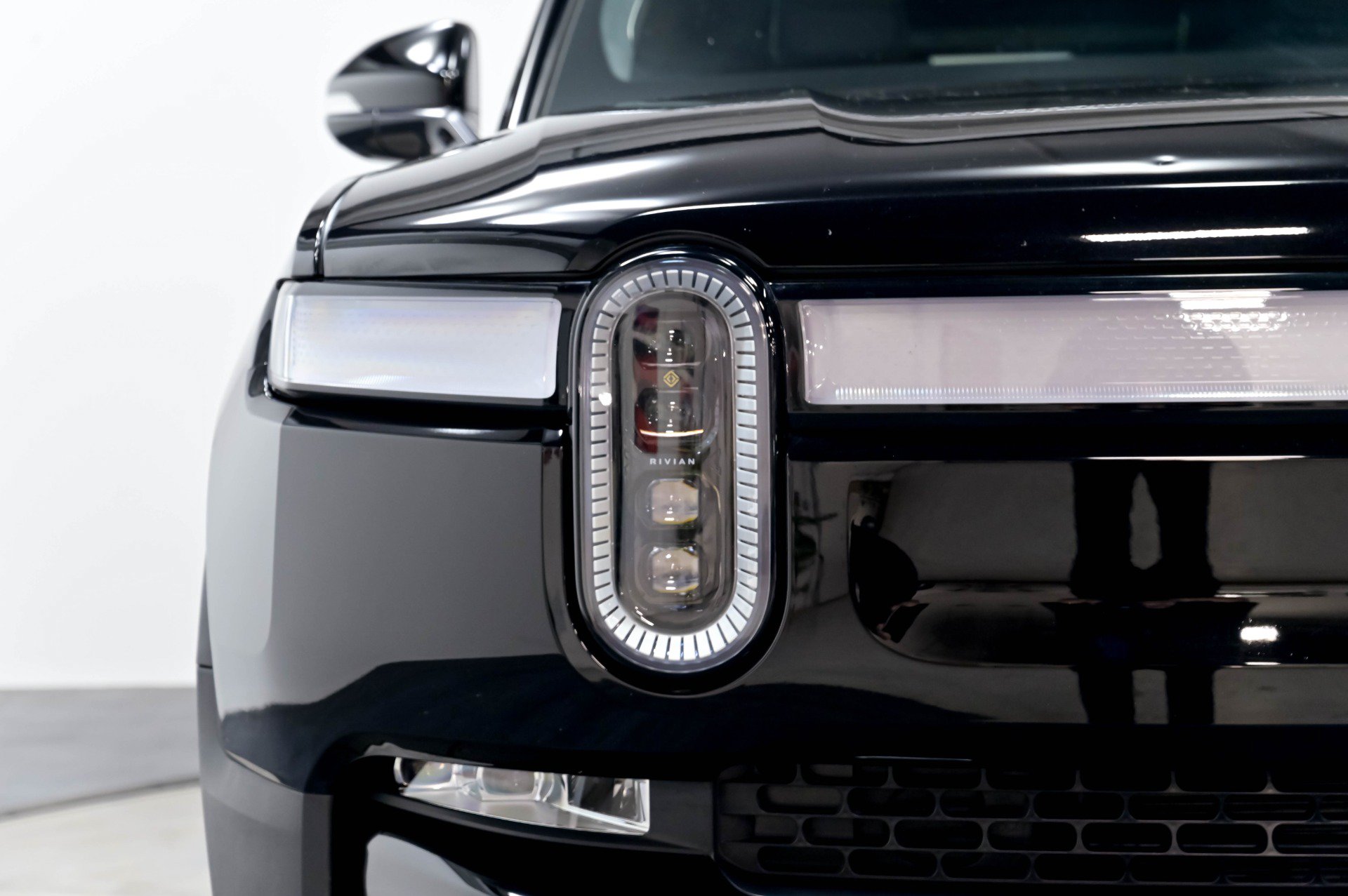 Used 2023 Rivian R1S Adventure AWD/4WD image 51