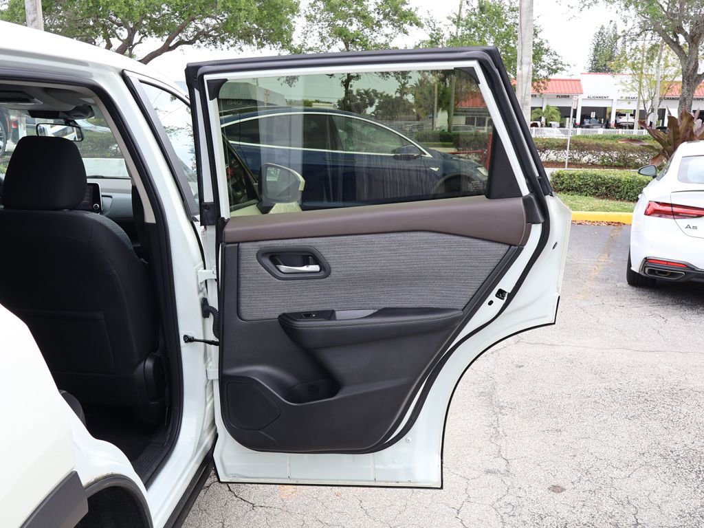 Used 2023 Nissan Rogue SV FWD image 22