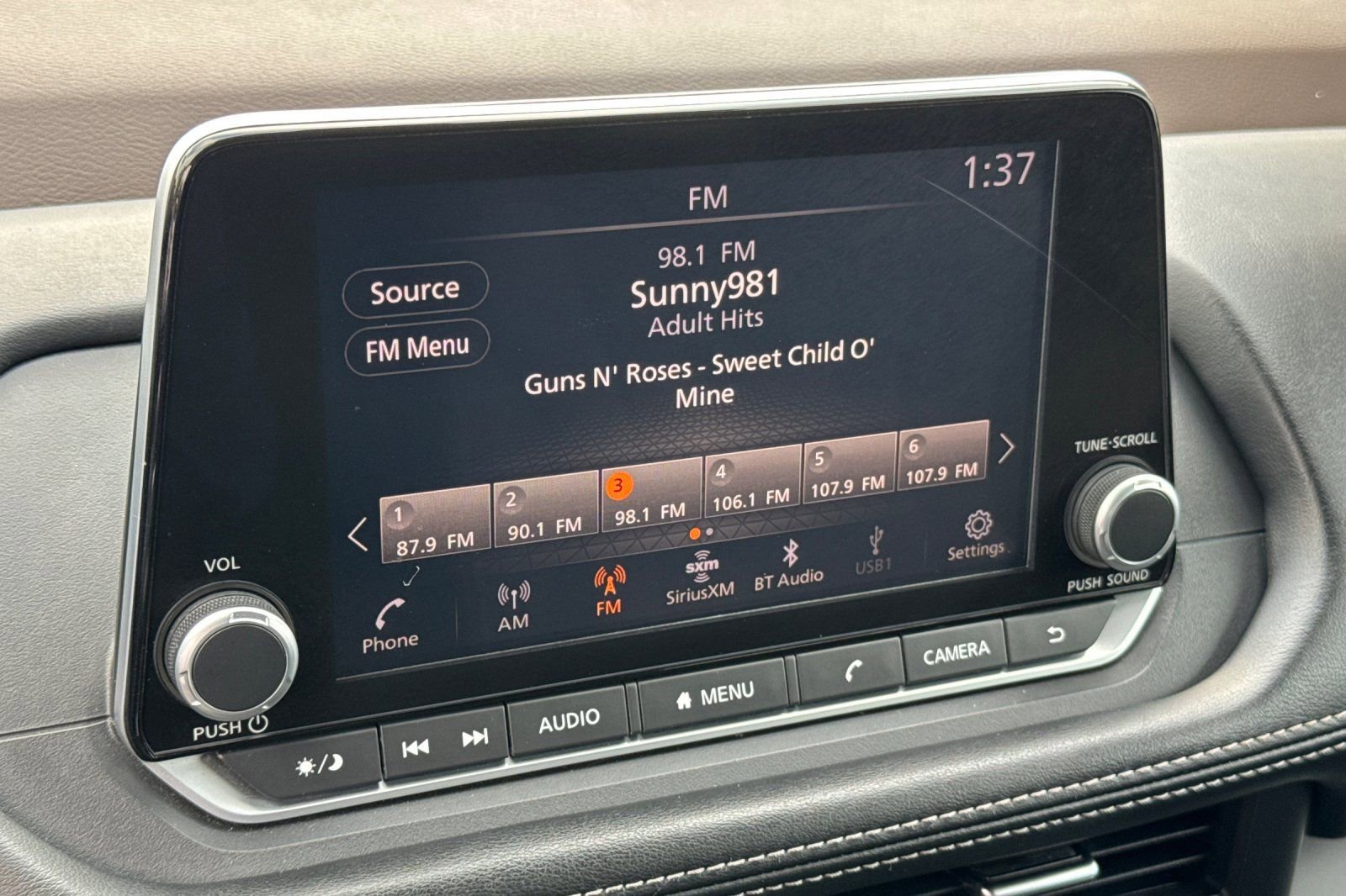 Used 2023 Nissan Rogue S image 18