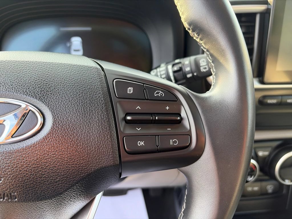 Used 2025 Hyundai Venue SEL FWD image 25
