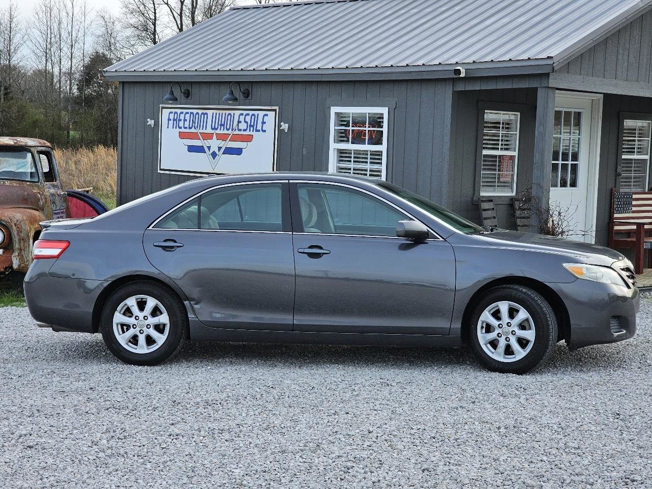 Used 2010 Toyota Camry LE image 12