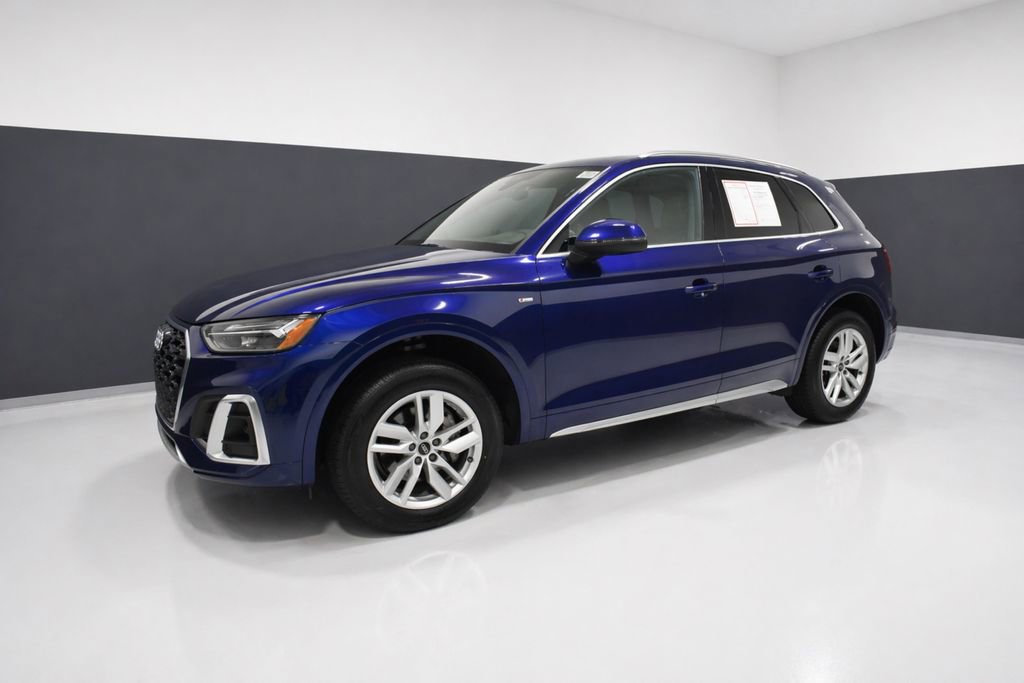 Used 2023 Audi Q5 2.0T Premium w/ Convenience Package AWD/4WD image 2