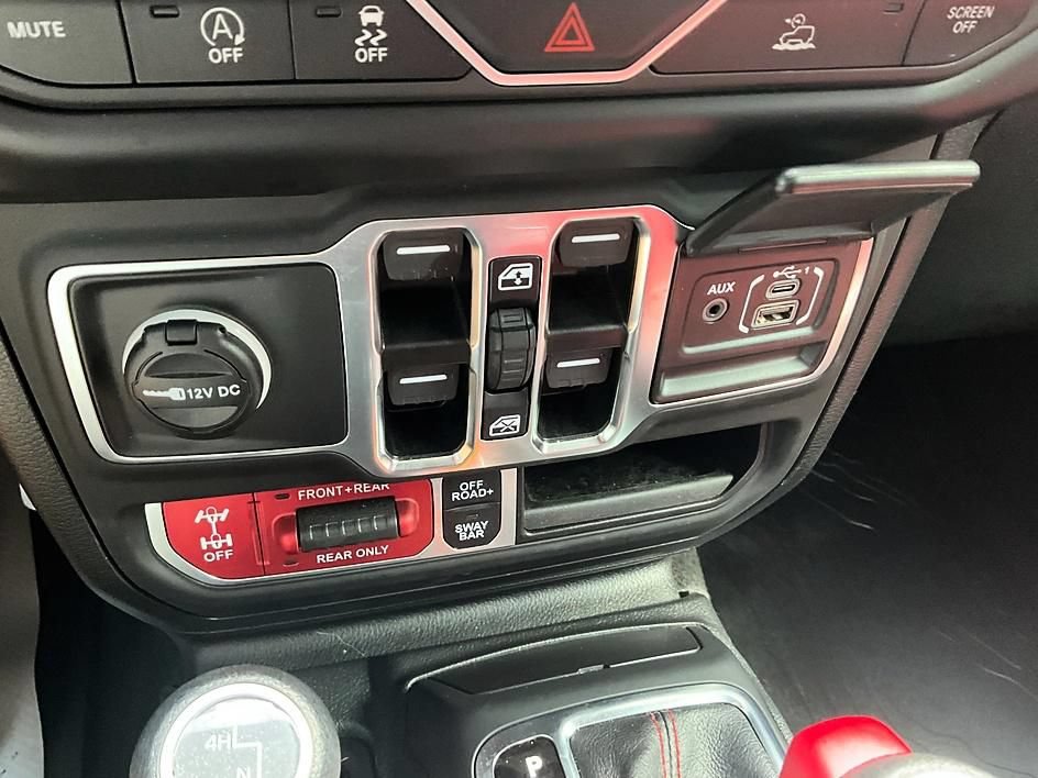 Used 2023 Jeep Gladiator Rubicon w/ Cold Weather Group AWD/4WD image 23