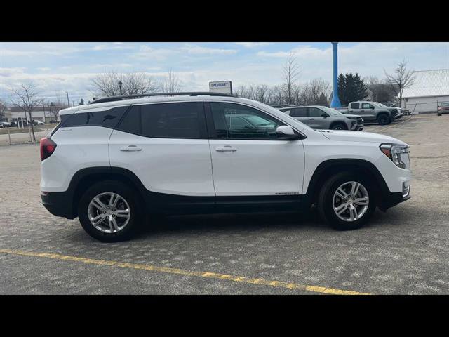 Used 2023 GMC Terrain SLE w/ Driver Convenience Package image 32