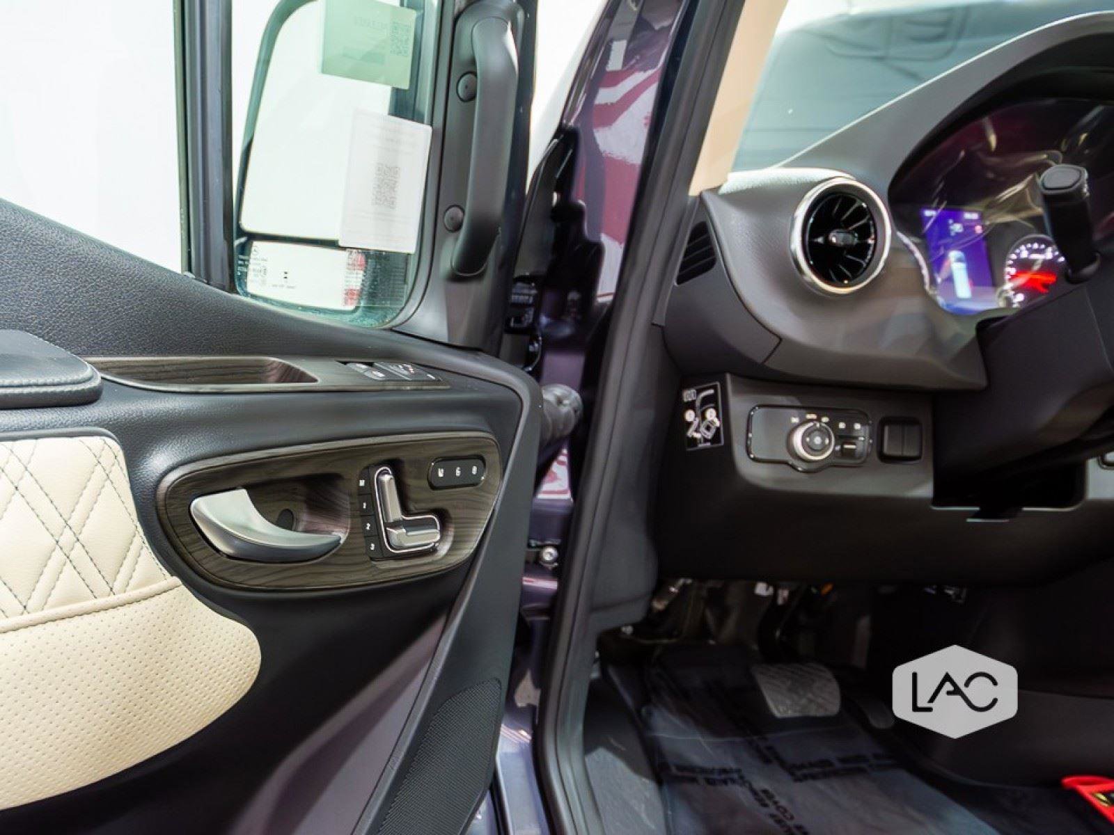 Used 2024 Mercedes-Benz Sprinter 3500 image 29