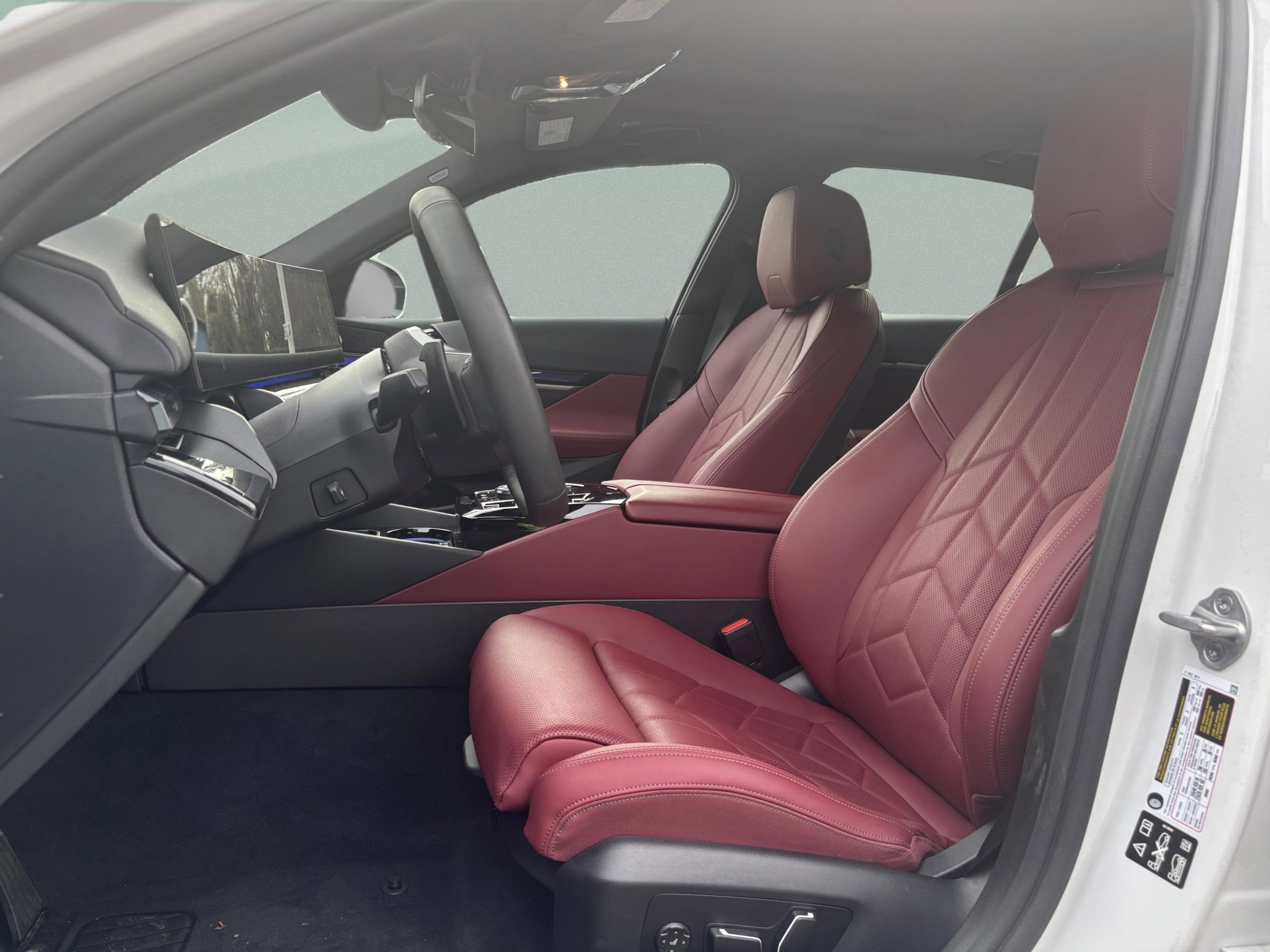 Used 2025 BMW 540i xDrive image 20