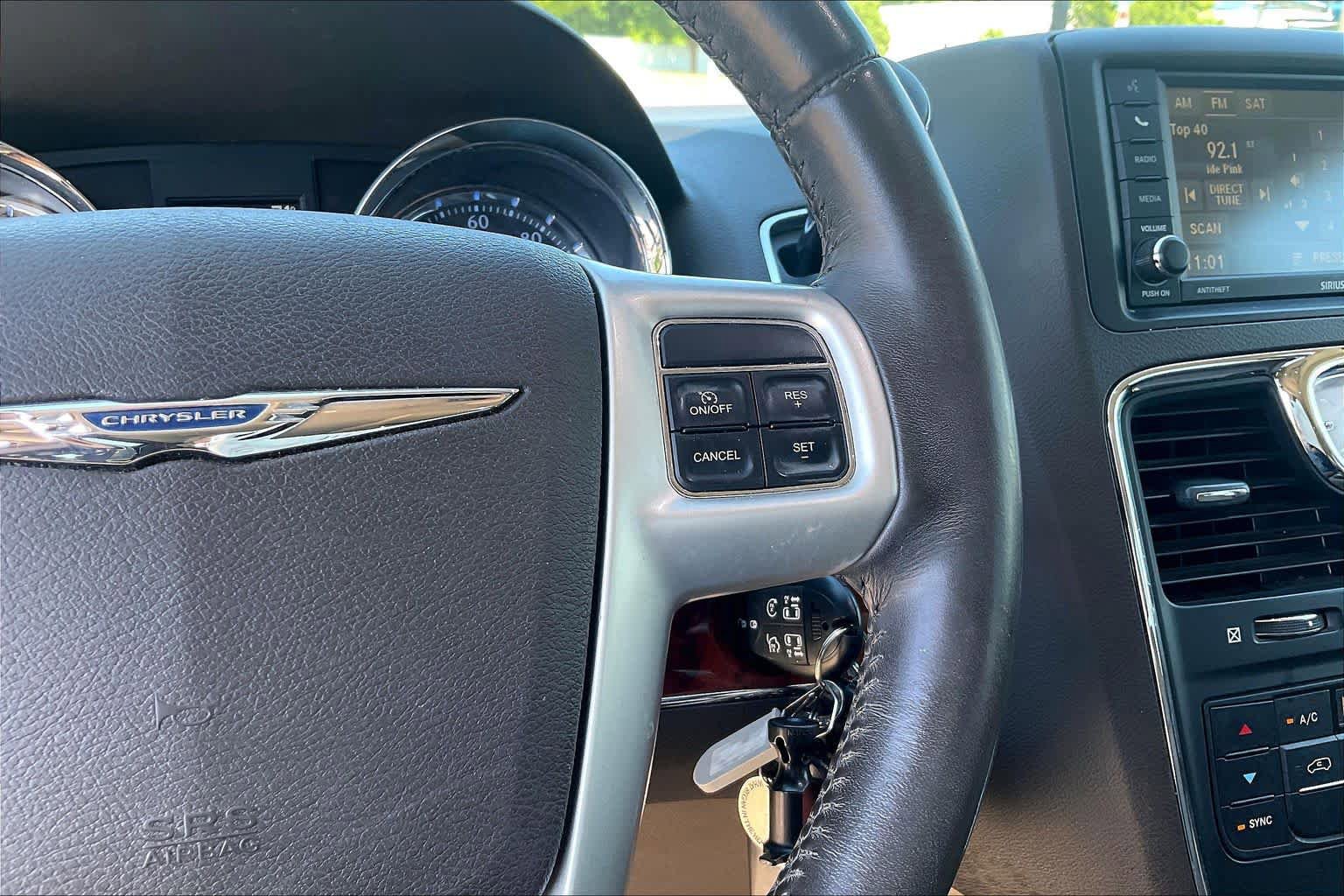 Used 2016 Chrysler Town & Country Touring FWD image 24