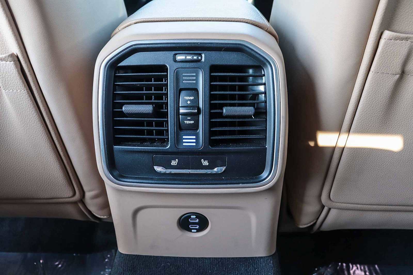 Used 2024 Porsche Macan image 23