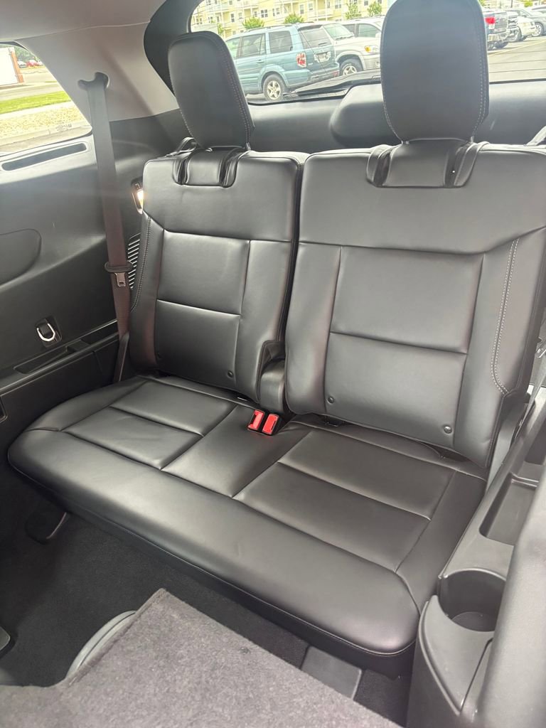 Used 2023 Ford Explorer XLT w/ Equipment Group 202A AWD/4WD image 17