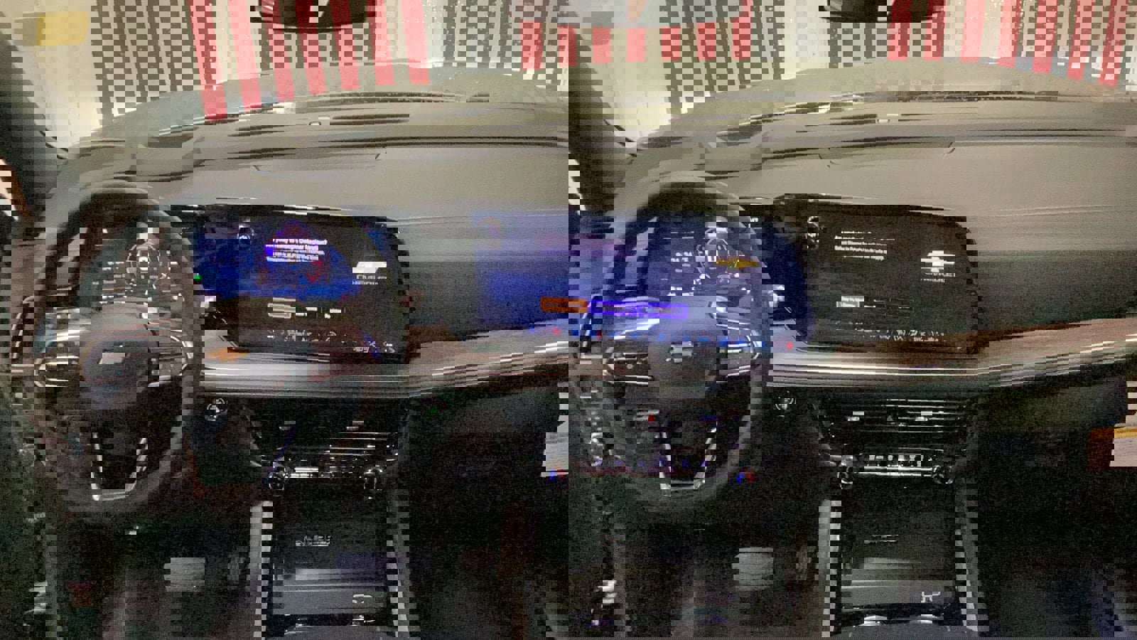 New 2026 Chevrolet Suburban Premier image 14