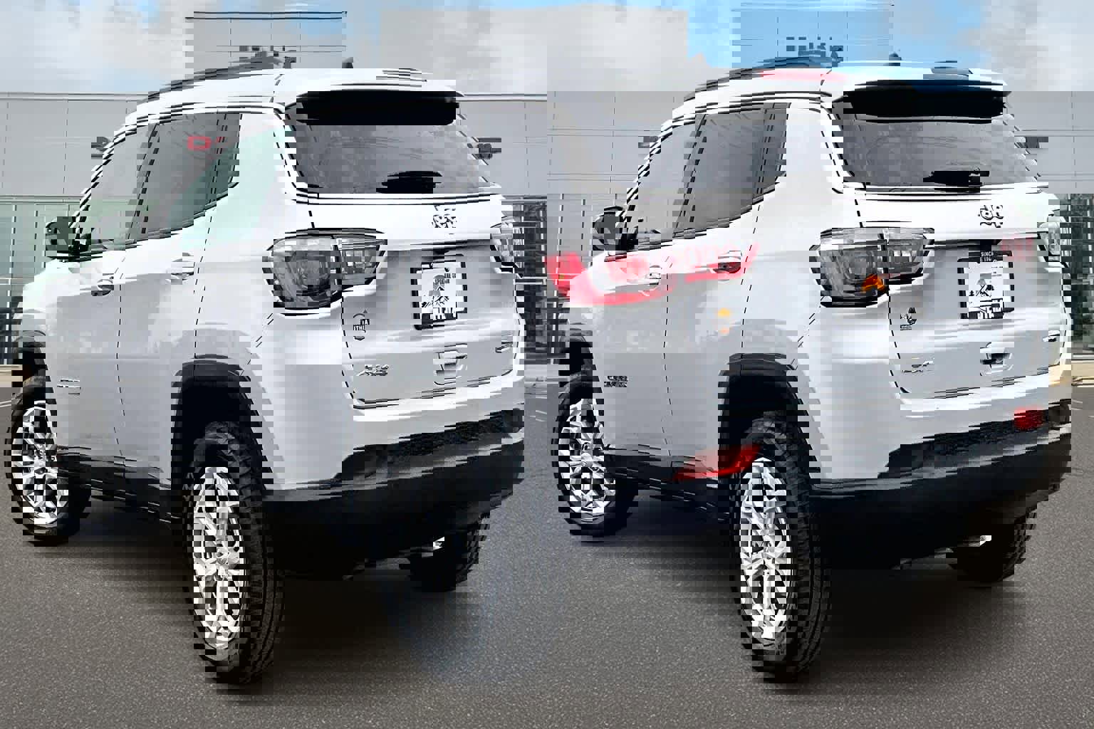 Used 2024 Jeep Compass Latitude image 4