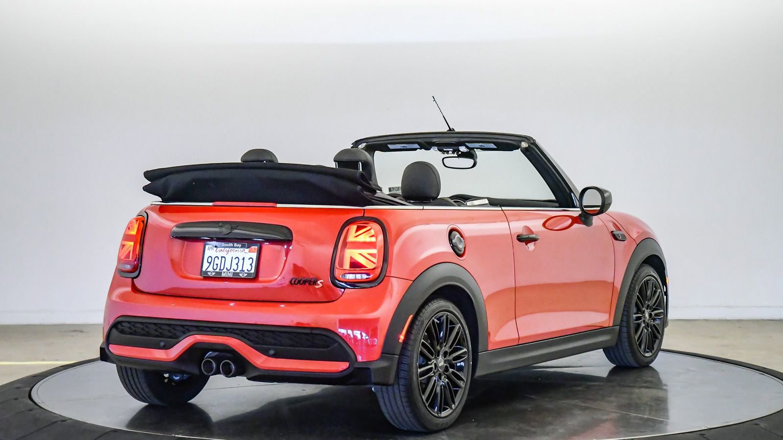 Certified 2023 MINI Cooper S w/ Signature Upholstery Package FWD image 28