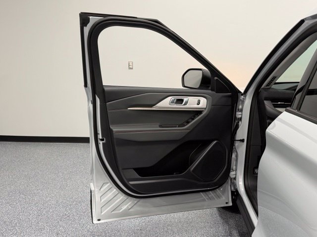 New 2026 Ford Explorer Active RWD image 9