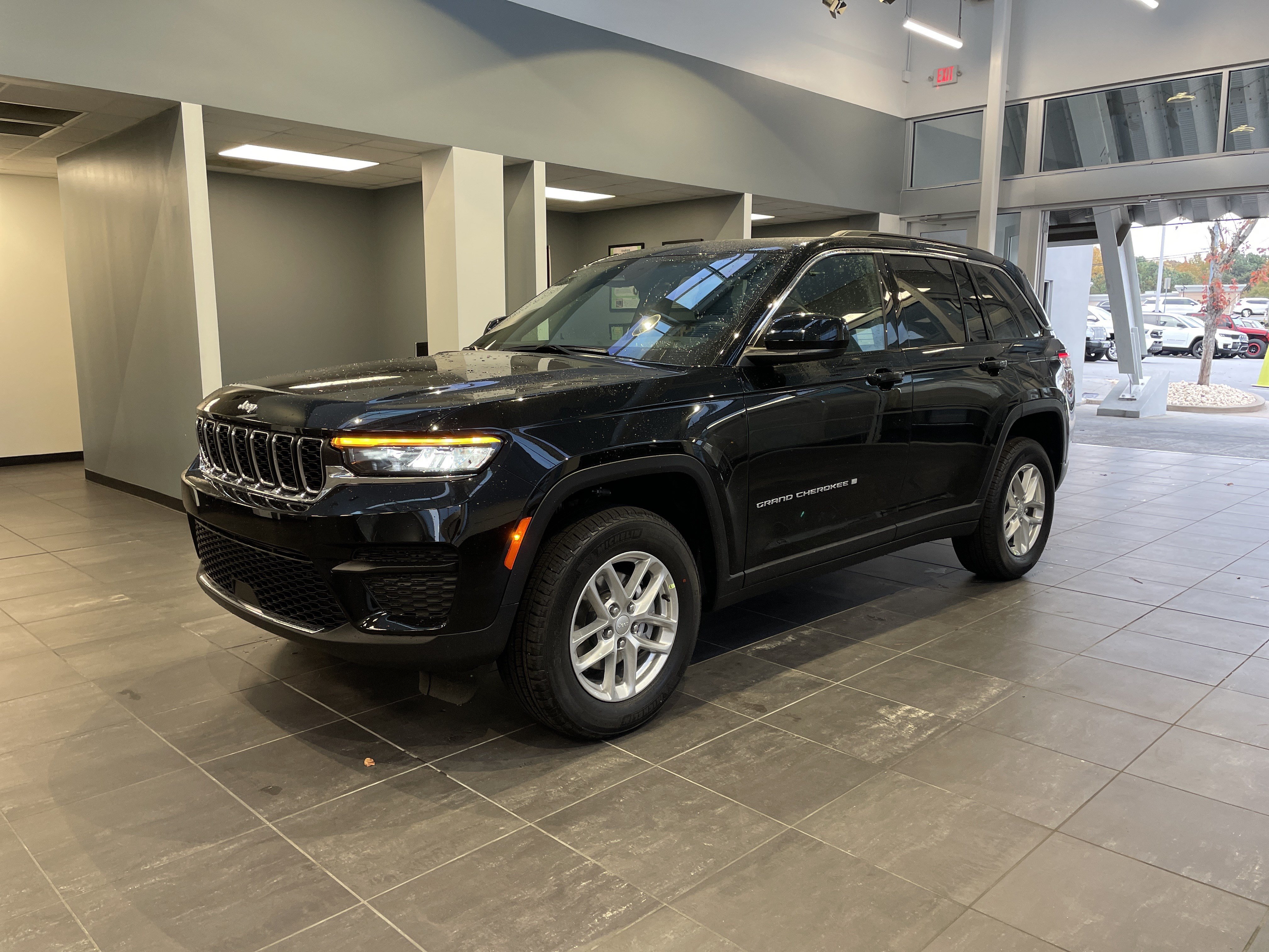New 2025 Jeep Grand Cherokee Laredo RWD image 6
