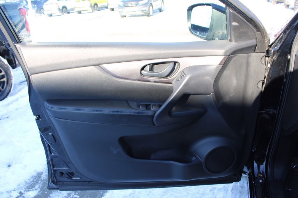 Used 2019 Nissan Rogue Sport S image 16