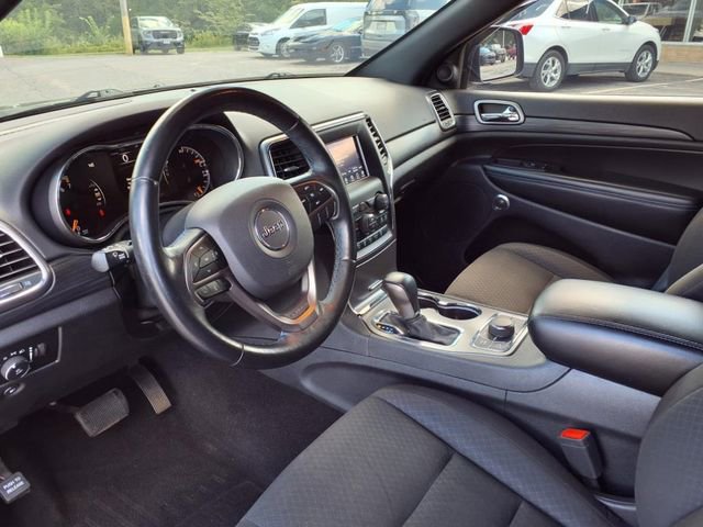 Used 2019 Jeep Grand Cherokee Laredo image 3