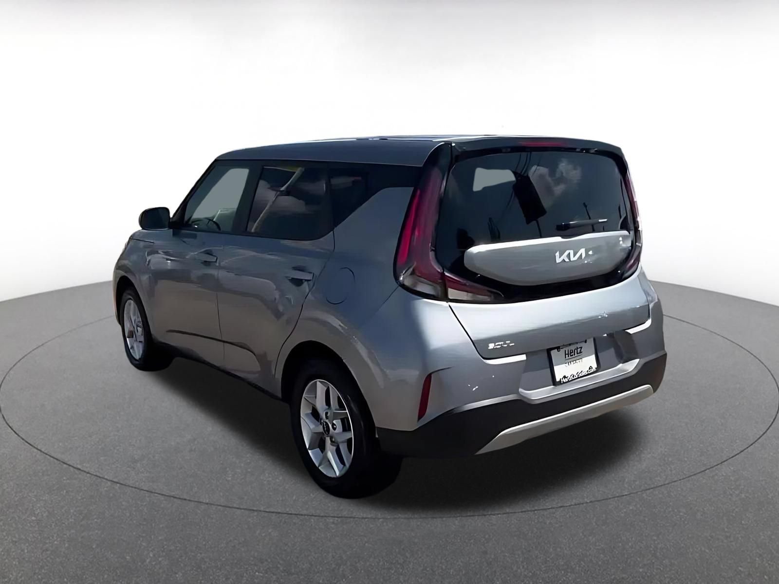Used 2025 Kia Soul LX w/ LX Technology Package FWD image 9