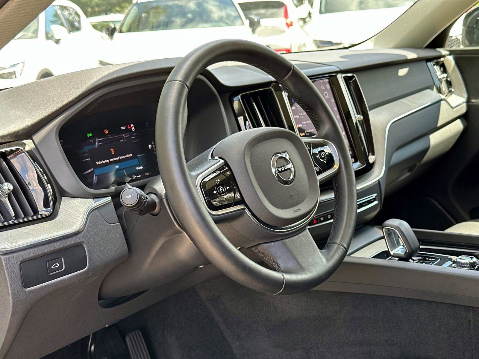 Certified 2025 Volvo XC60 B5 Plus image 30