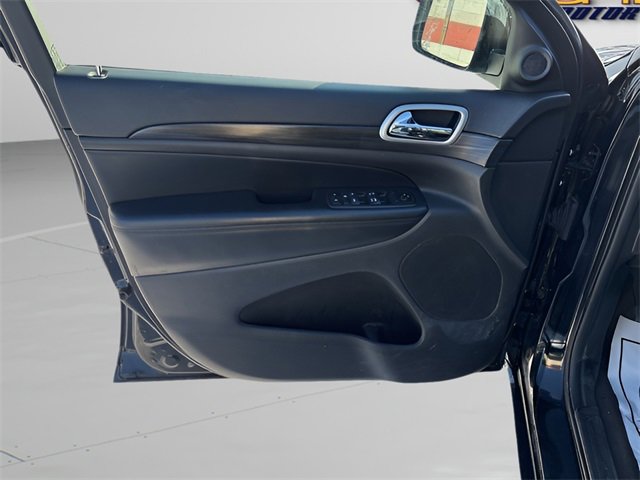 Used 2019 Jeep Grand Cherokee Altitude image 6