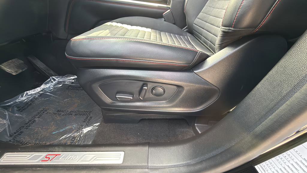 Used 2026 Ford Explorer ST-Line w/ ST-Line Street Pack AWD/4WD image 15