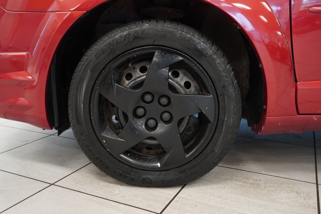 Used 2005 Pontiac Vibe w/ Power Group Value Package FWD image 14