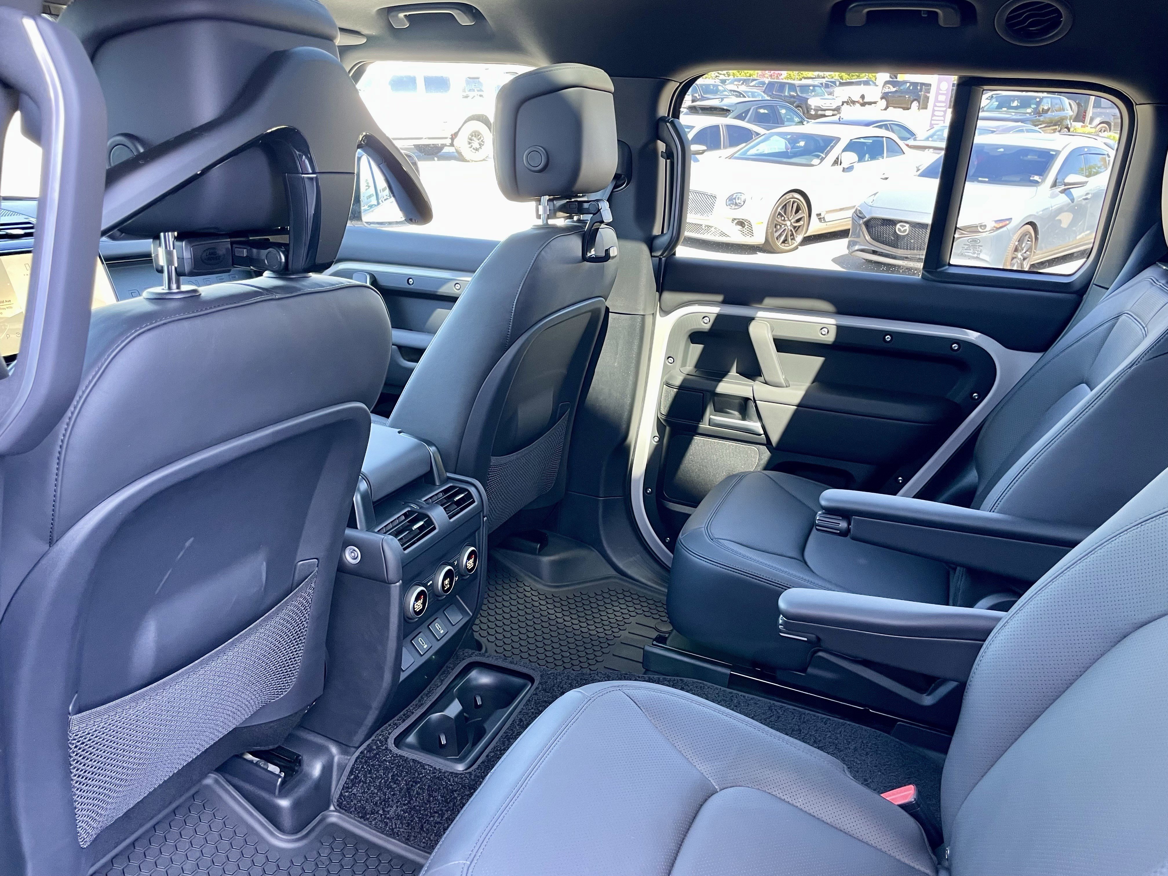 New 2026 Land Rover Defender 130 X-Dynamic SE image 30