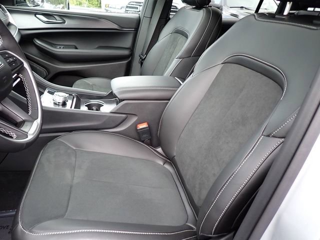 New 2025 Jeep Grand Cherokee L Altitude AWD/4WD image 10