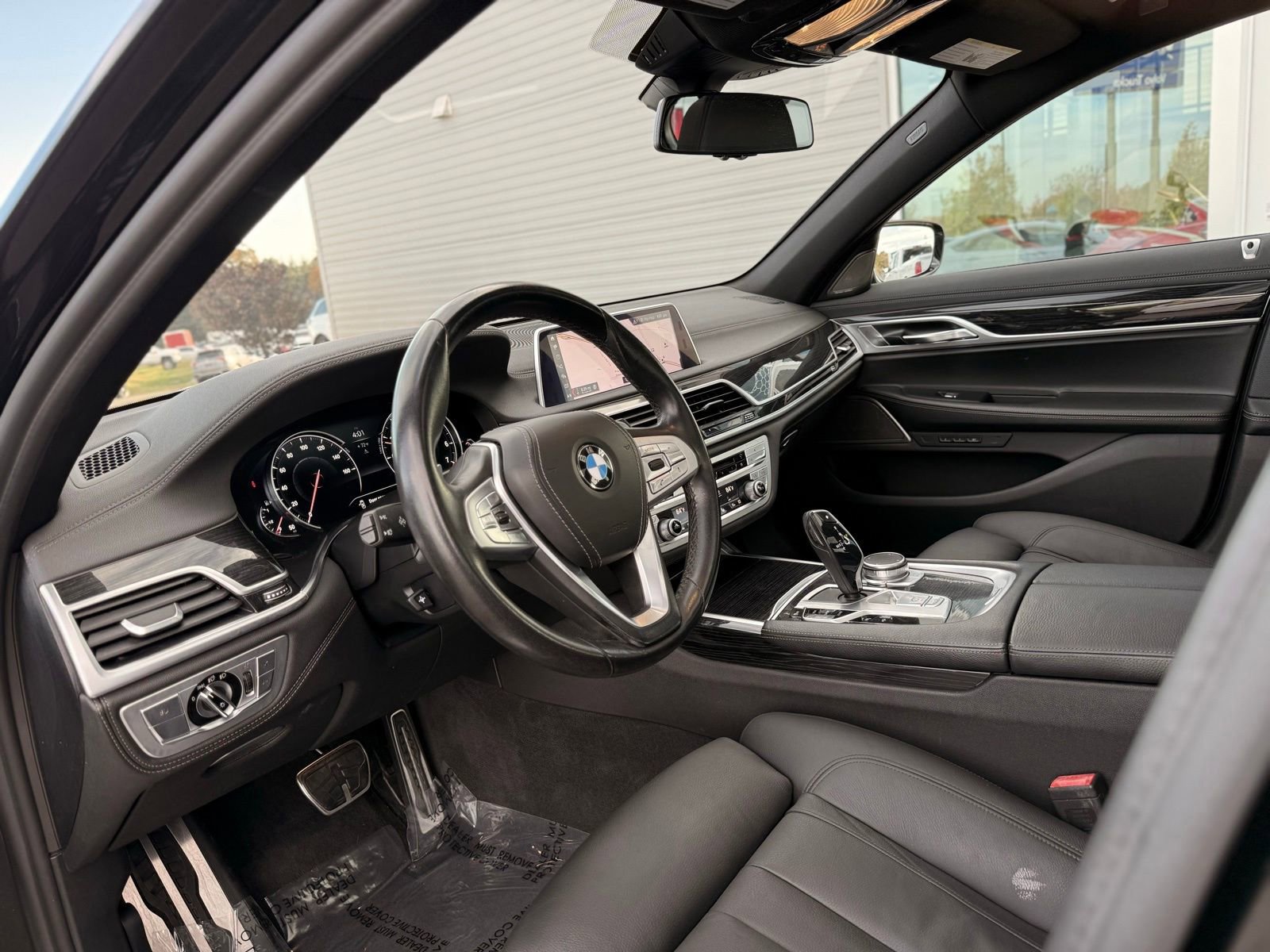 Used 2019 BMW 740i w/ M Sport Package image 16