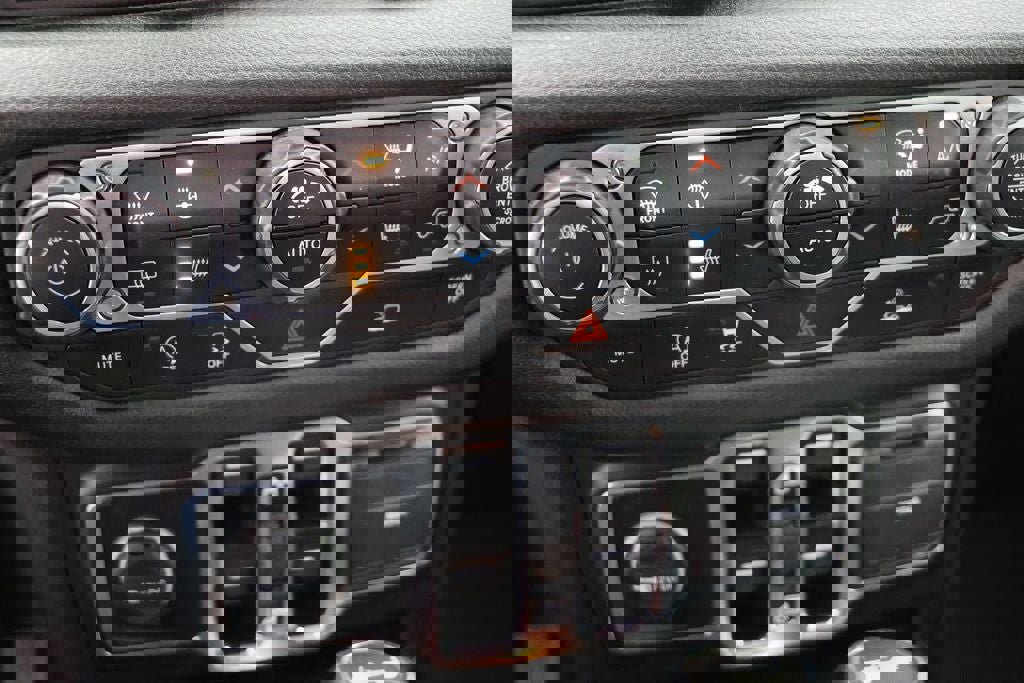 Used 2024 Jeep Wrangler Sport S image 23