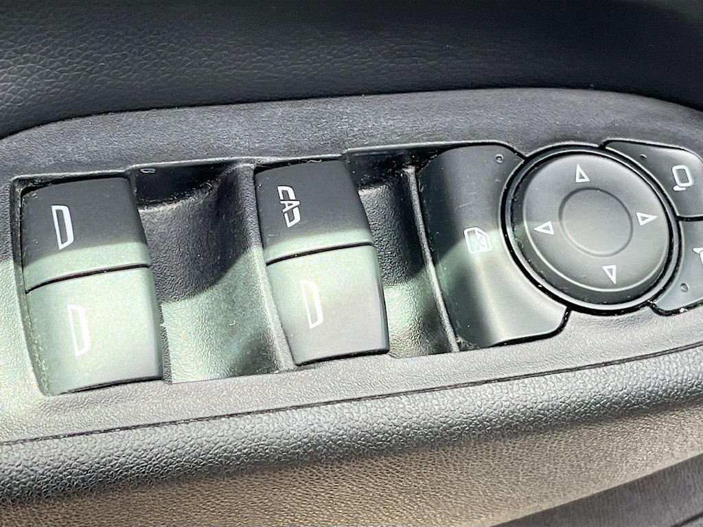 Used 2019 Chevrolet Equinox LT FWD image 17