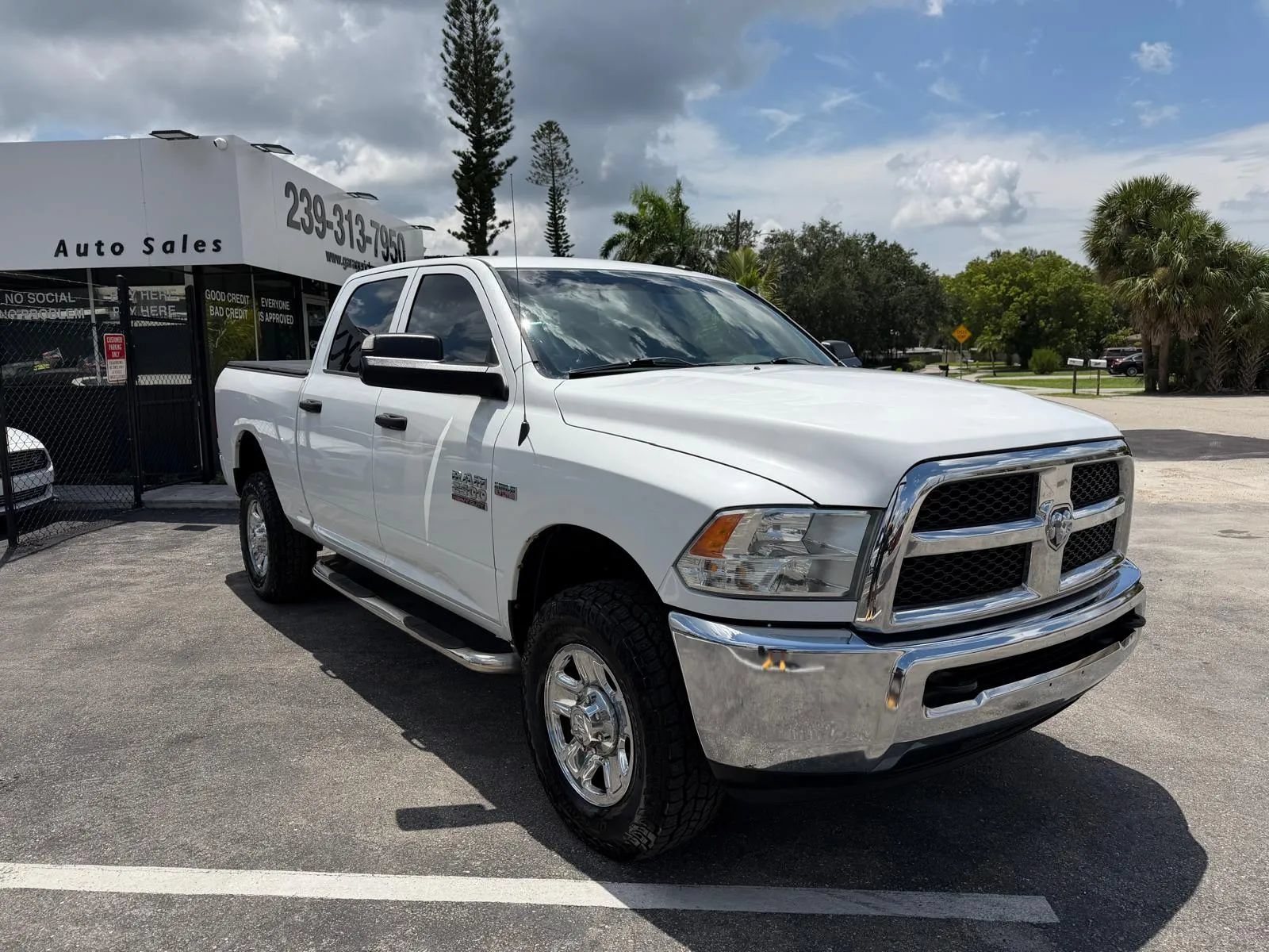 Used 2014 RAM 2500 Tradesman w/ Chrome Appearance Group AWD/4WD image 3