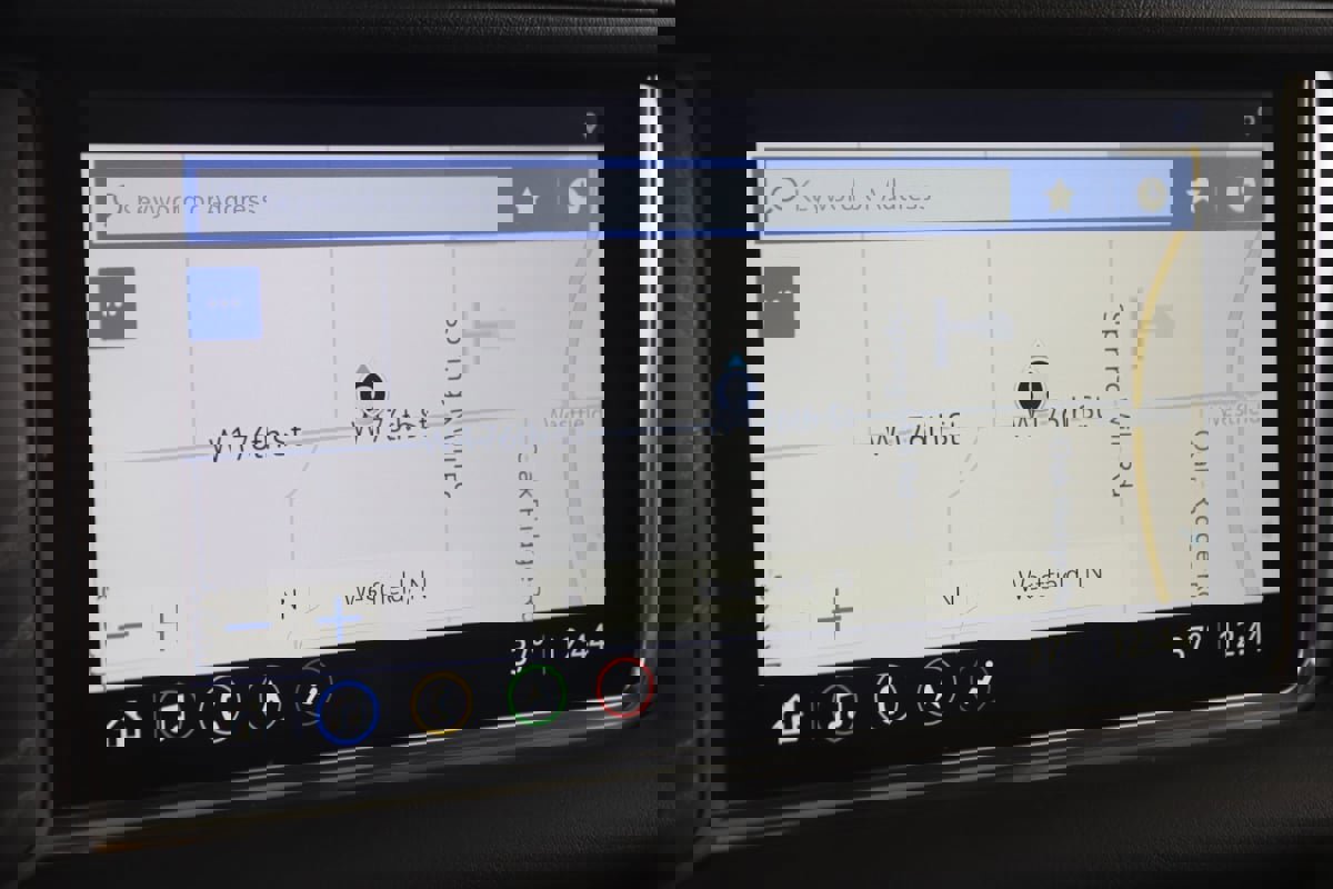 Used 2021 GMC Yukon Denali w/ Denali Premium Package image 9