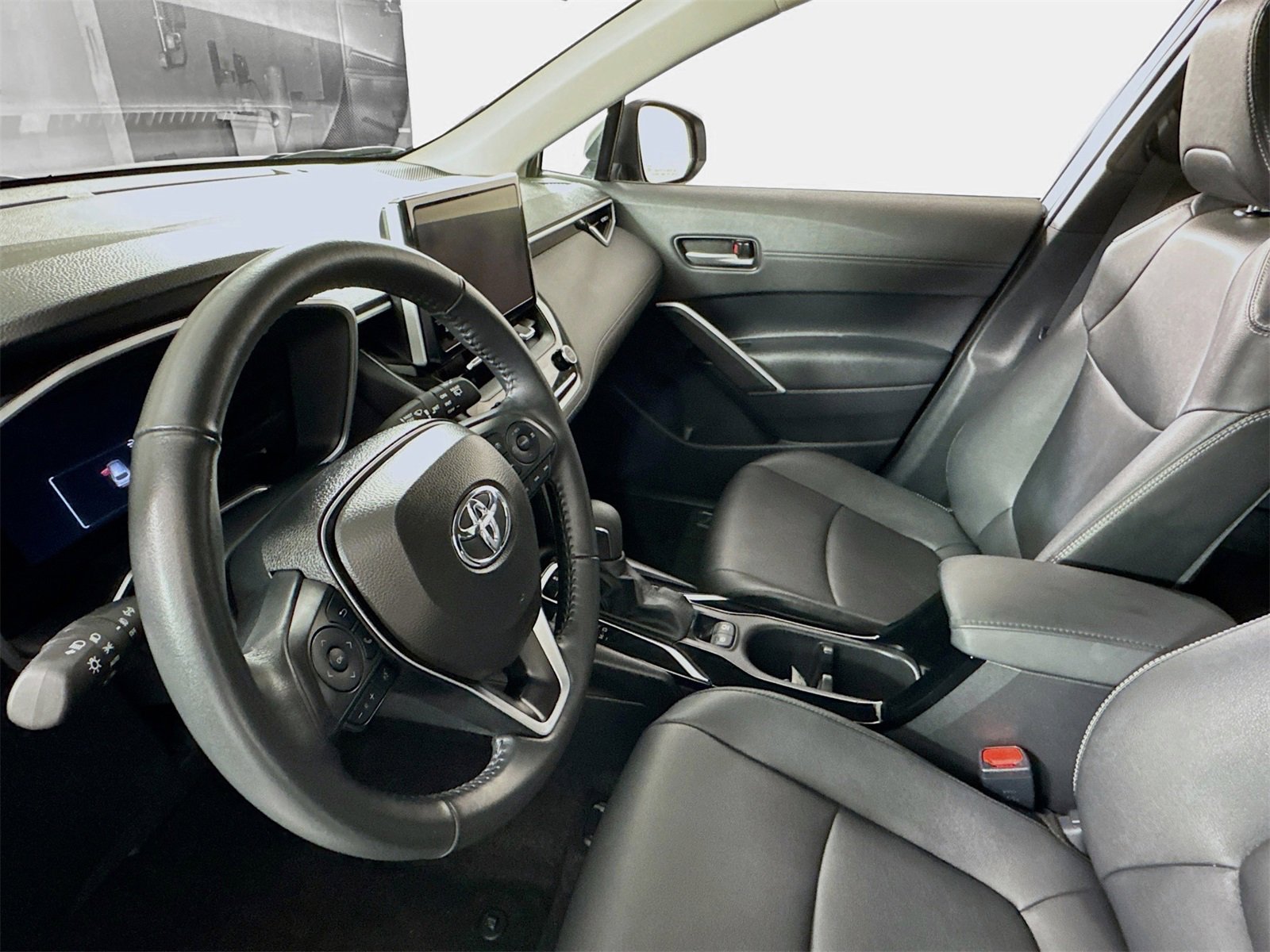 Used 2024 Toyota Corolla Cross XLE image 7