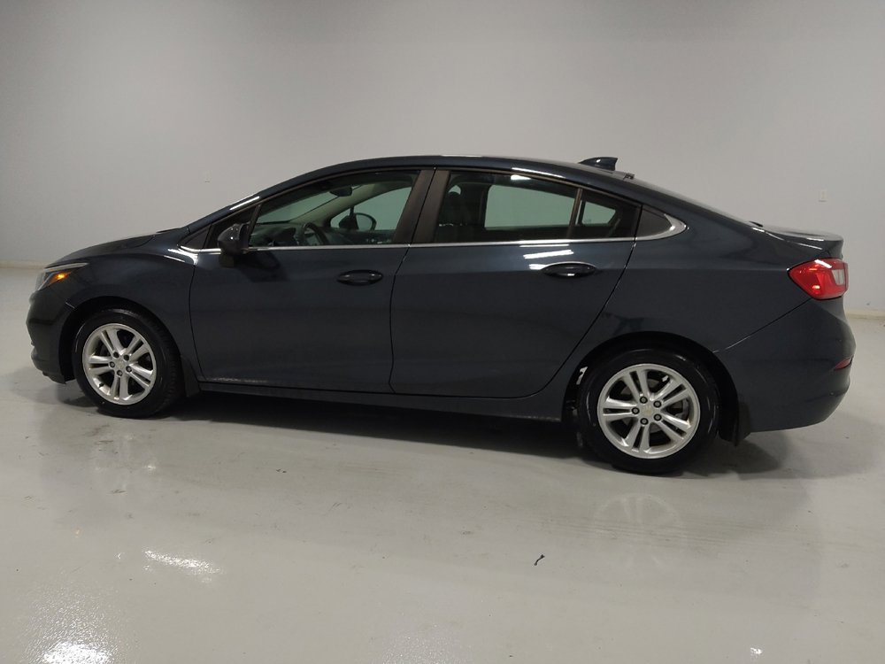 Used 2017 Chevrolet Cruze LT image 3
