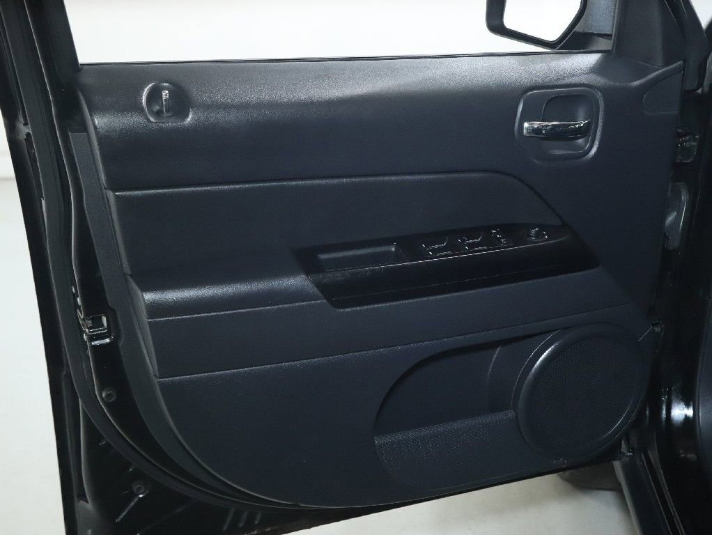 Used 2016 Jeep Patriot Sport w/ Power Value Group AWD/4WD image 15