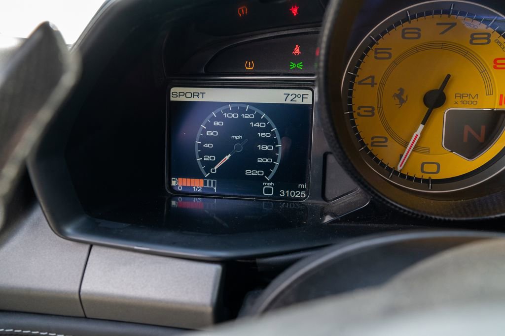 Used 2012 Ferrari 458 Italia Coupe RWD image 18
