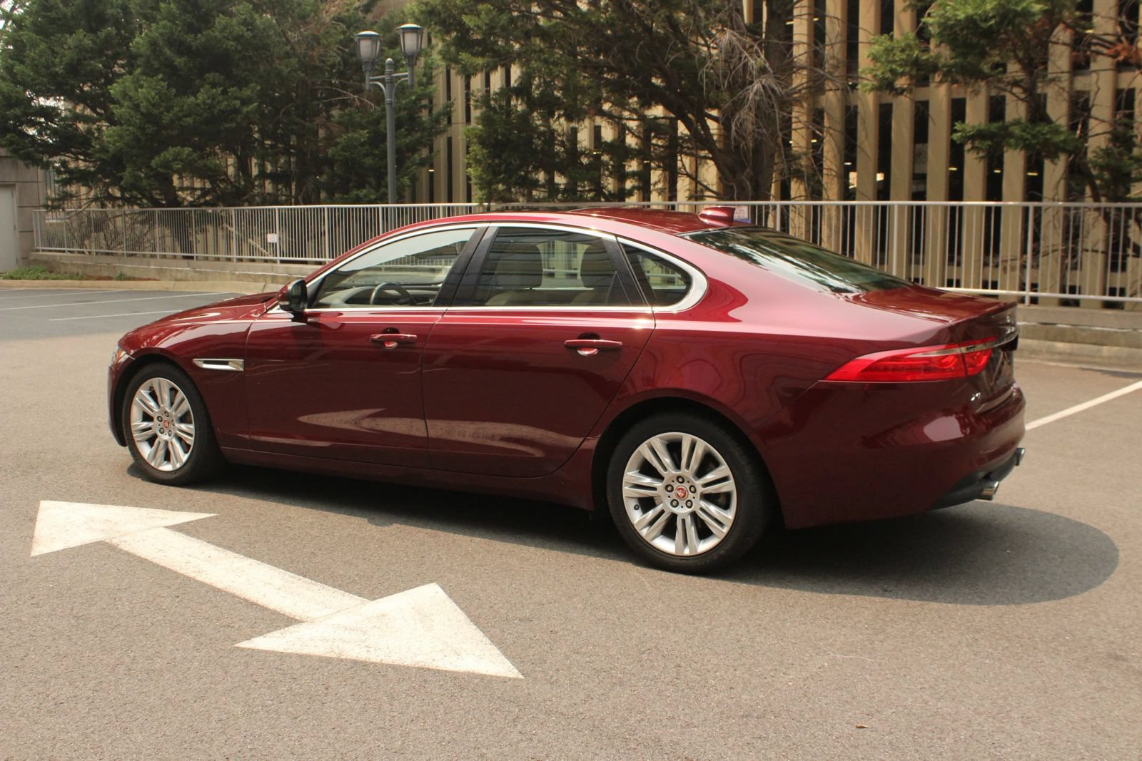 Used 2017 Jaguar XF Premium RWD image 9