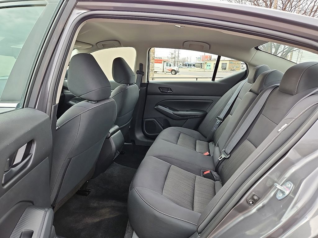 Used 2025 Nissan Altima 2.5 SV image 11