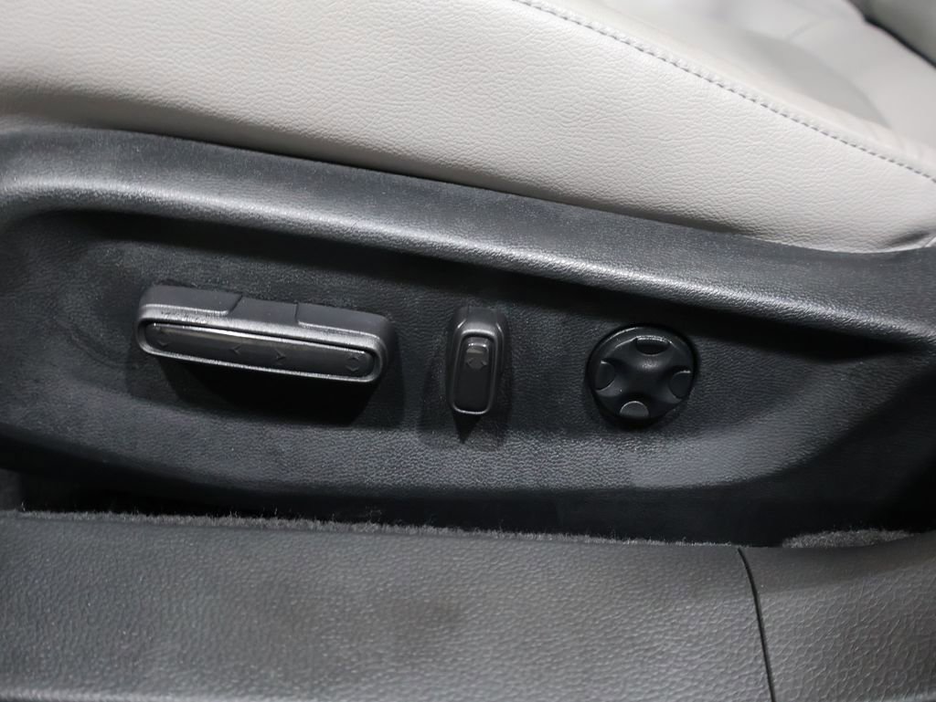 Used 2018 Honda Accord Touring image 12