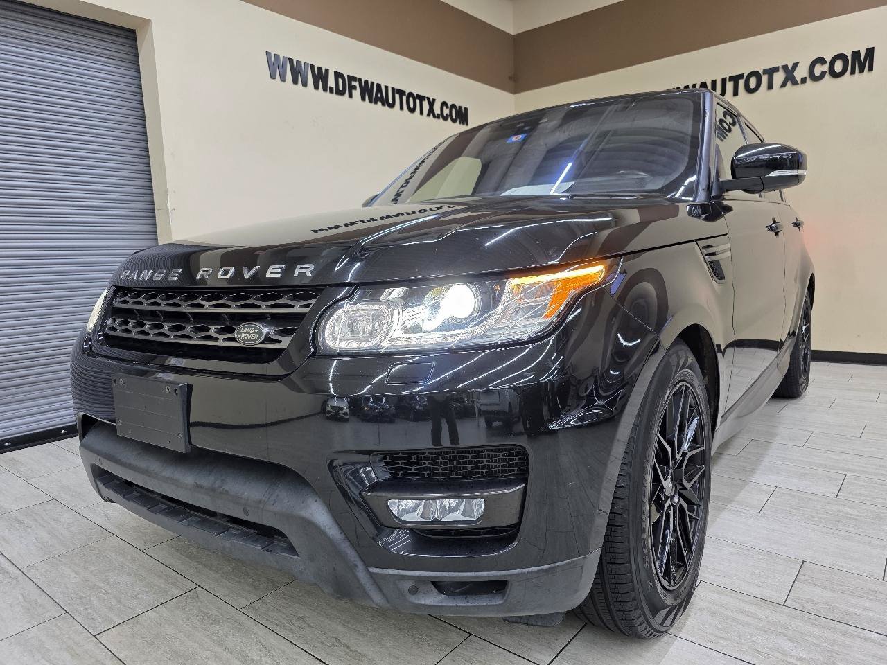 Used 2017 Land Rover Range Rover Sport SE AWD/4WD image 2