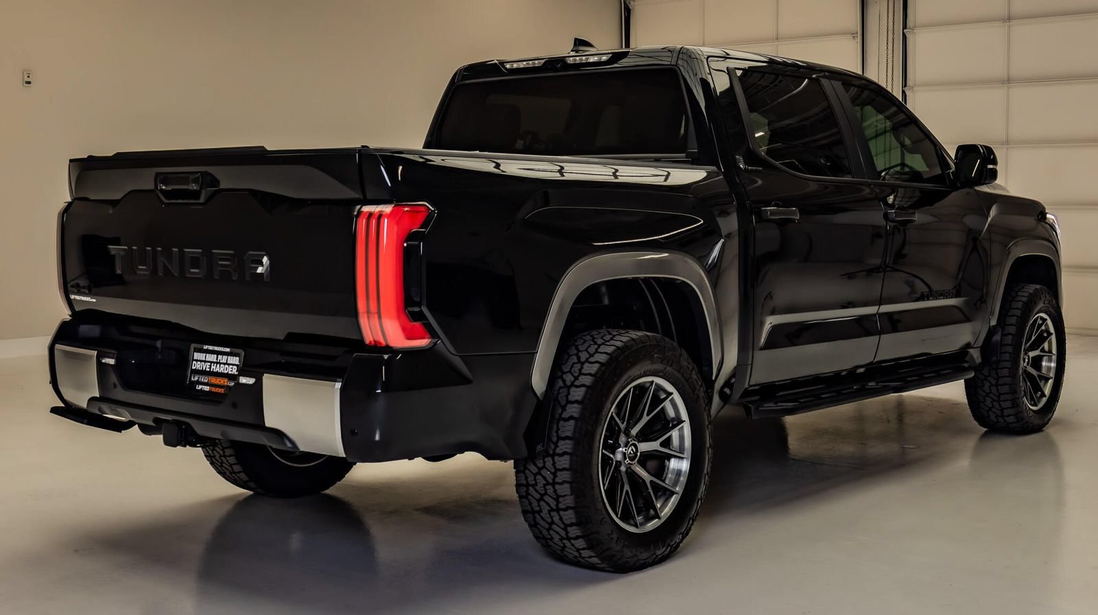 Used 2024 Toyota Tundra Limited AWD/4WD image 9