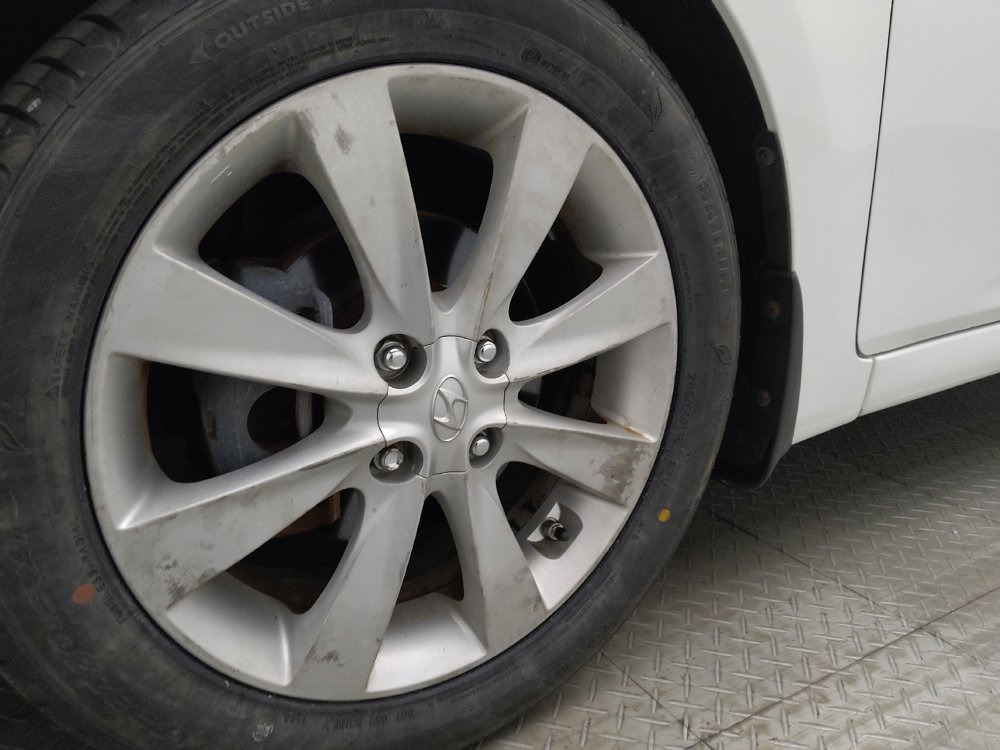 Used 2013 Hyundai Accent SE FWD image 31