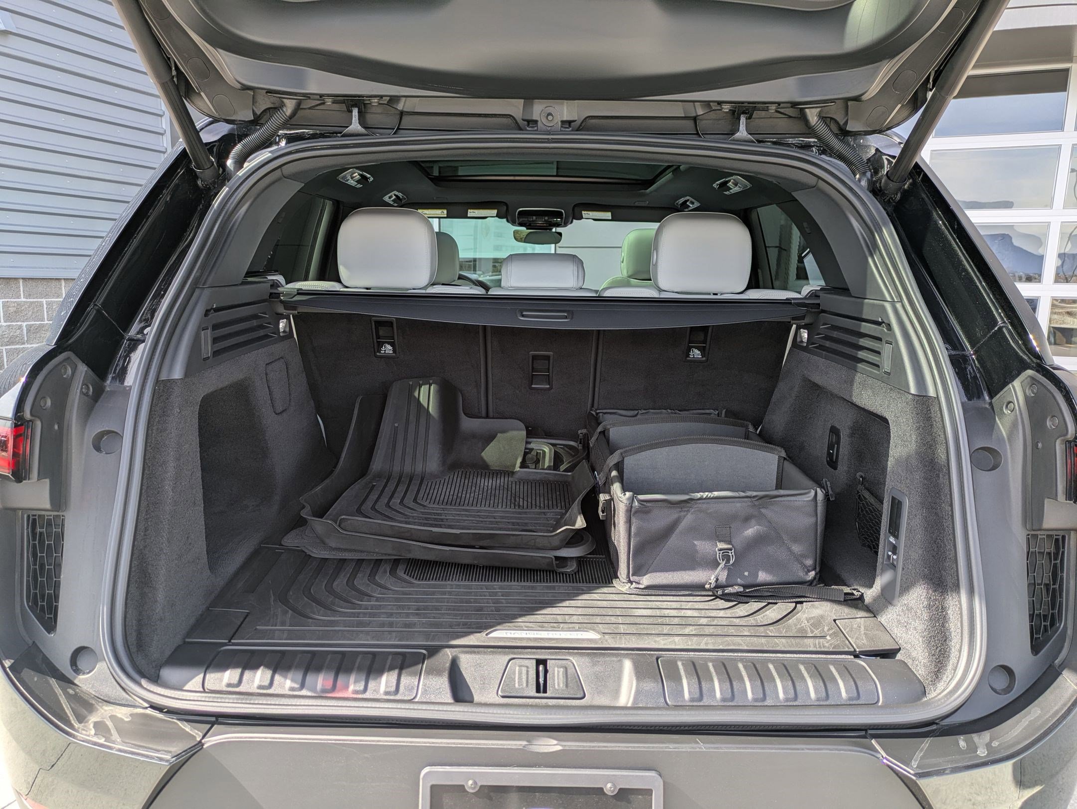 Certified 2025 Land Rover Range Rover Sport image 28