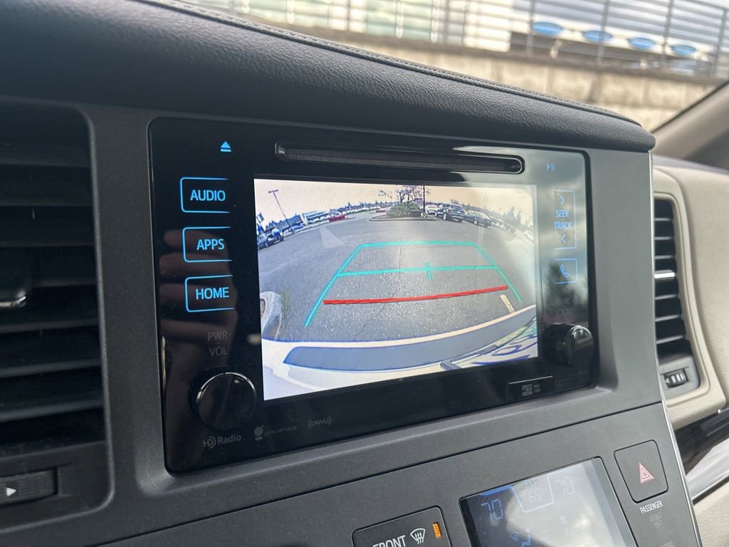 Used 2017 Toyota Sienna XLE w/ XLE Navigation Package image 10