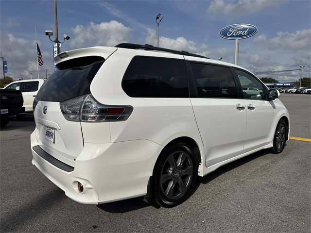 Used 2019 Toyota Sienna SE image 5