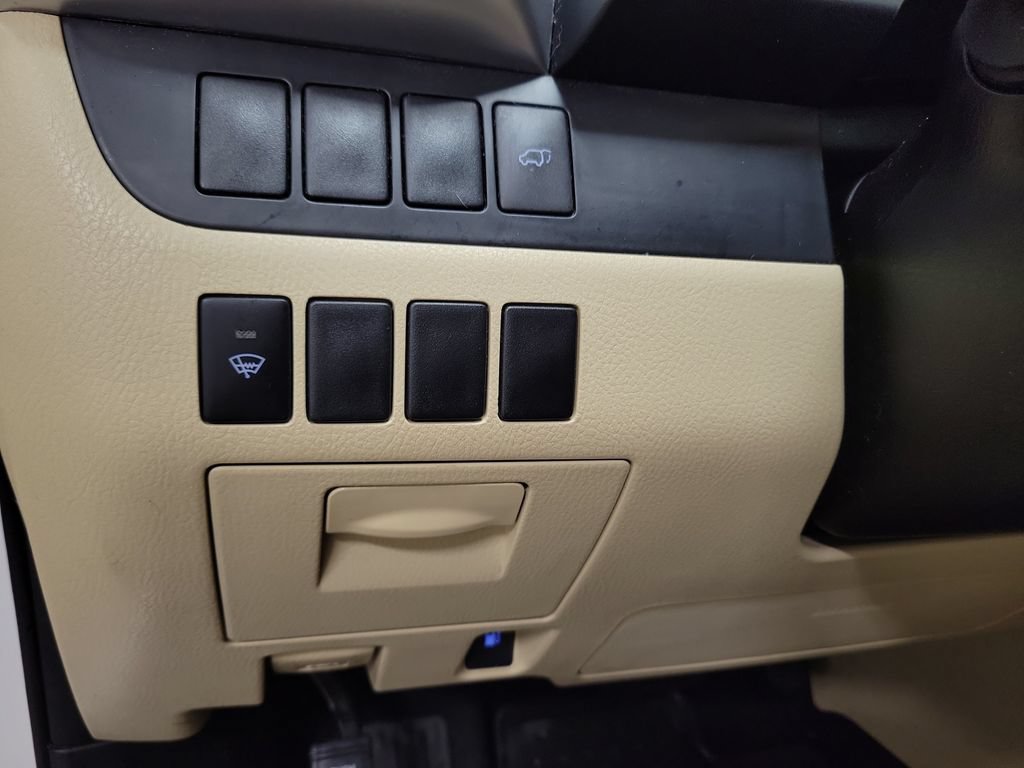 Used 2016 Toyota Highlander XLE AWD/4WD image 25