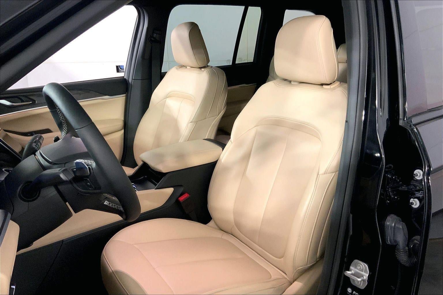 Used 2025 Jeep Grand Cherokee Limited AWD/4WD image 22